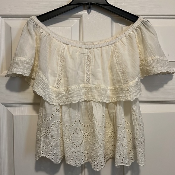 American Eagle Outfitters Tops - 🌟NEW🌟 American Eagle 🦅 off shoulder Ivory lace like Medium